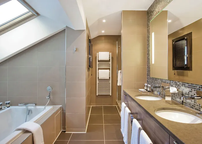 Le Savoy 4*